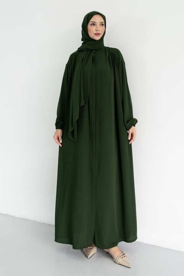 Omuzdan Büzgülü Ferace