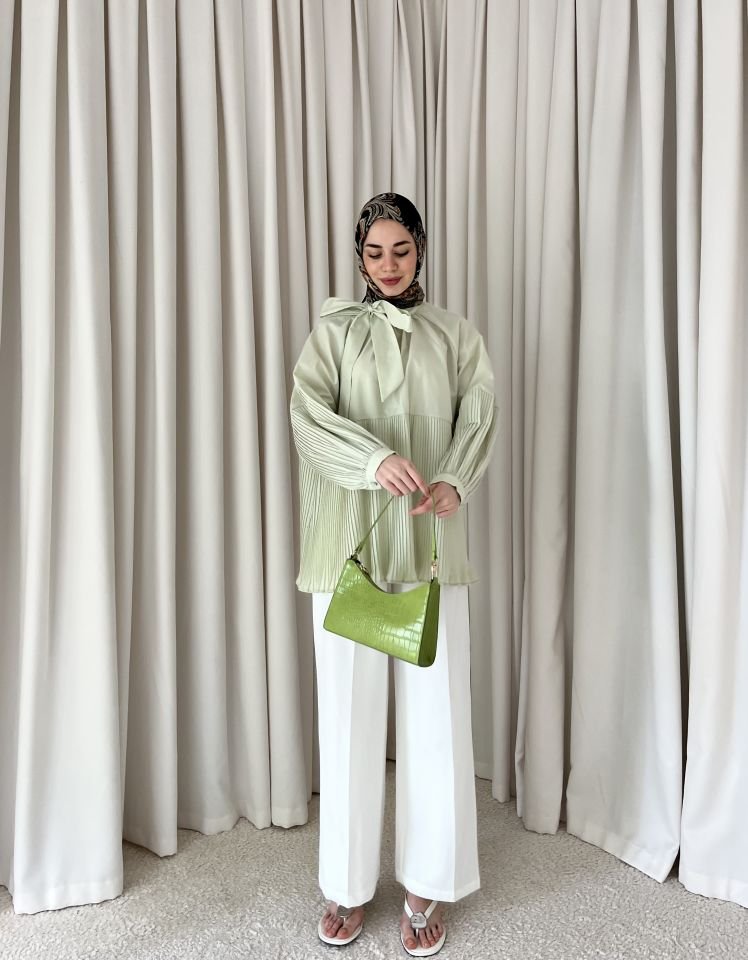 Pile Detaylı Fiyonk Bluz