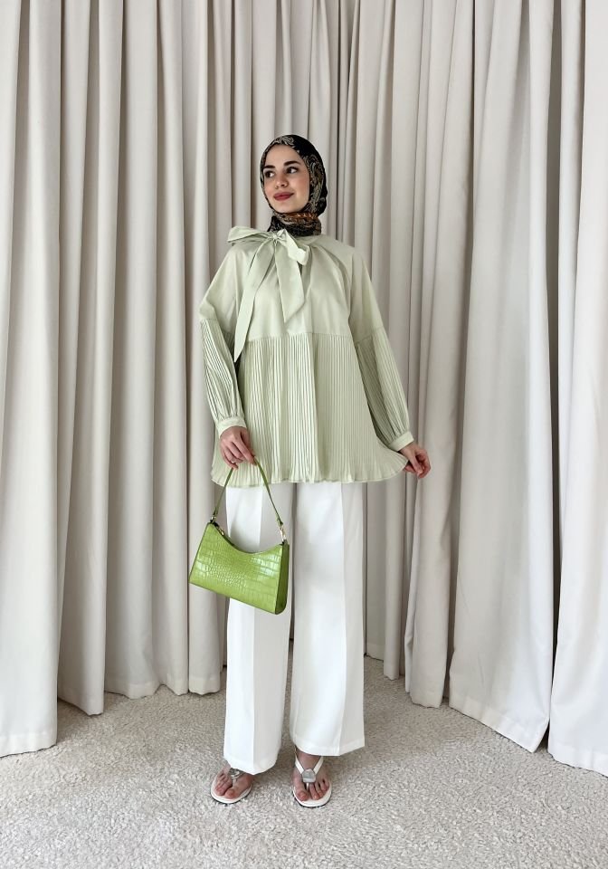 Pile Detaylı Fiyonk Bluz